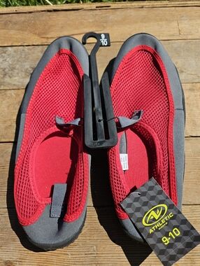 Swim Shoes, Water Shoes Size Large (9-10)  New With Tags